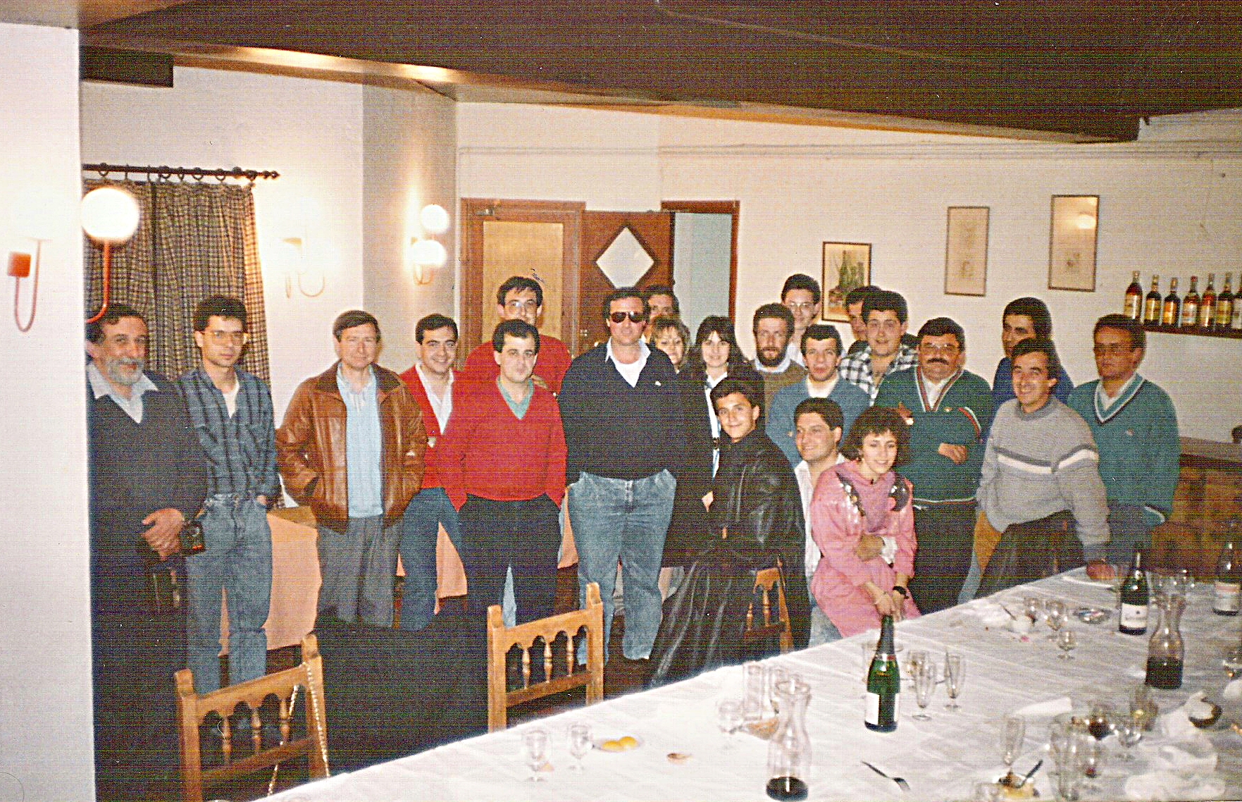 Sopar i assemblea de socis del Ràdio Club Osona, EA3RKO l'any 1988.